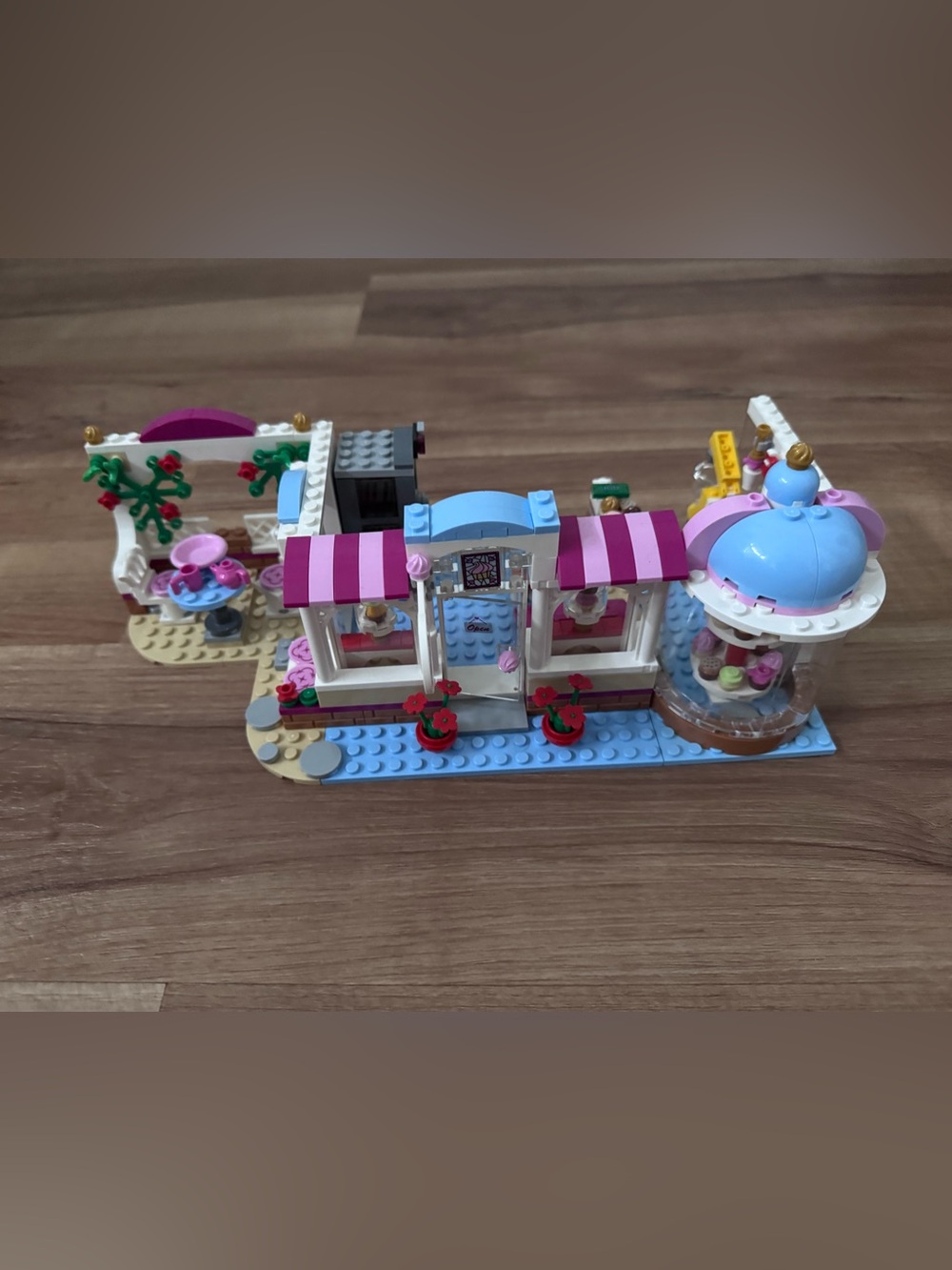 LEGO Friends Heartlake Cupcake Cafe #41119